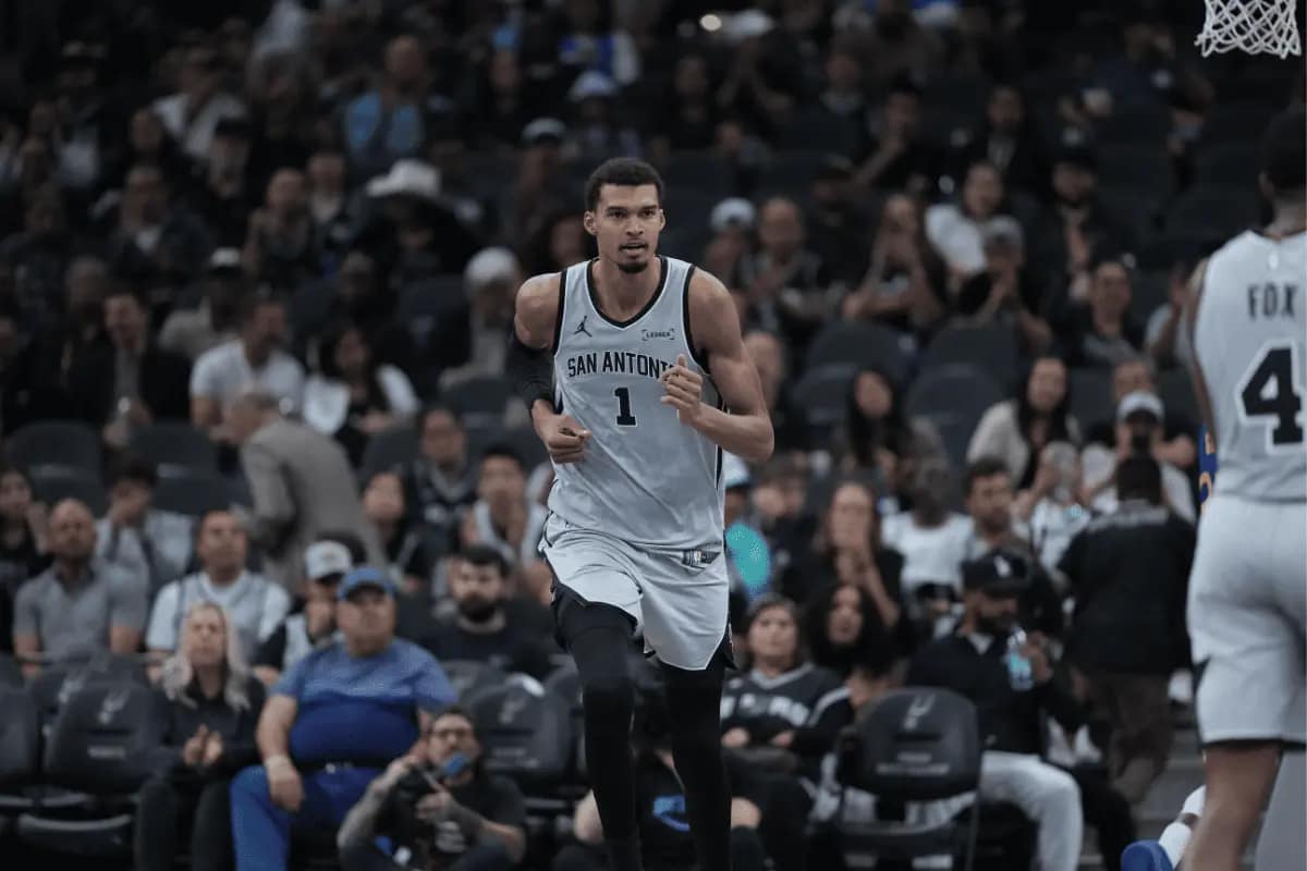 Viktor Vembanjama u dresu San Antonija